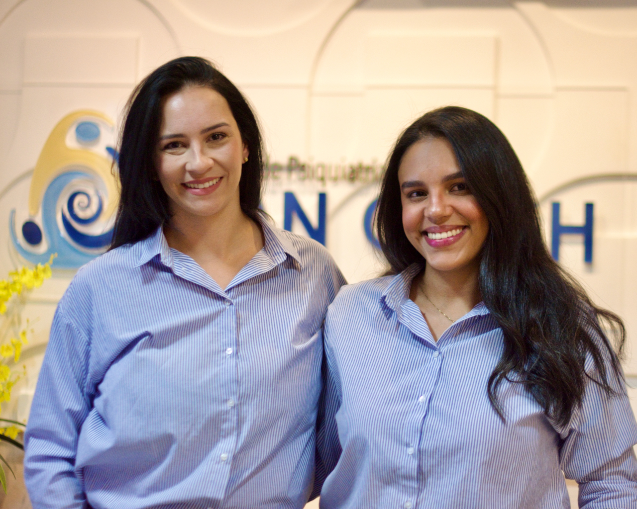 Equipe de recepção do Centro Van Gogh