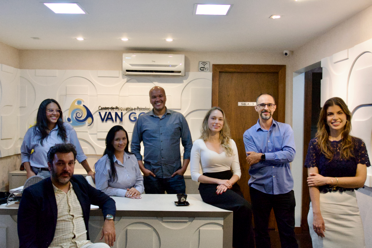 Equipe de psiquiatras e psicólogos do Centro Van Gogh